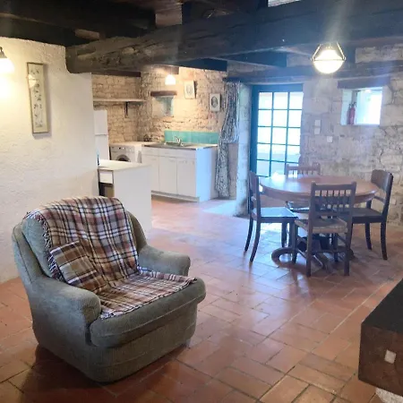 The Cowshed Apartment Chassiecq